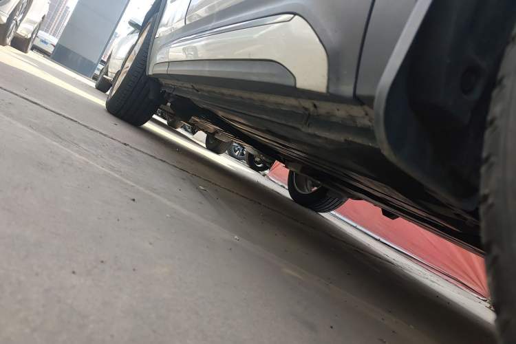Used Lynk & Co 01 2017 2.0T Two-Wheel Drive Pro Edition Right Side Sill