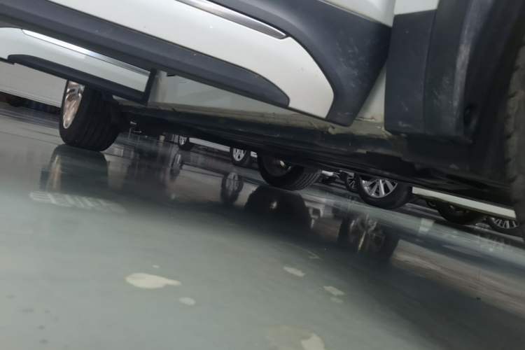 Used Lynk & Co 01 2017 2.0T Two-Wheel Drive Pro Edition Right Side Sill