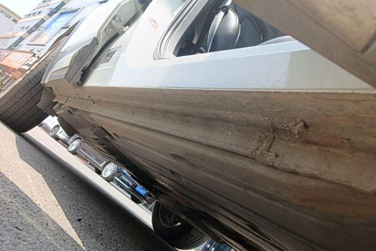 Used Lynk & Co 01 2017 2.0T Two-Wheel Drive Pro Edition Right Side Sill