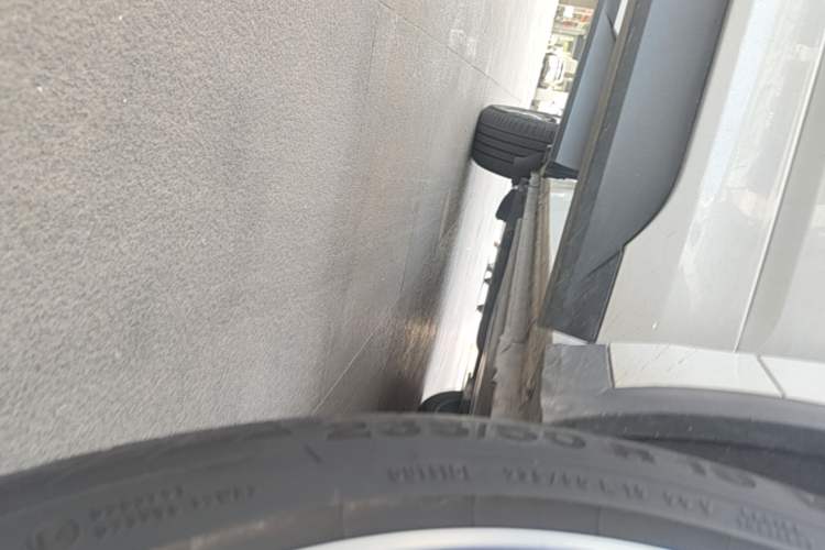Used Lynk & Co 01 2017 2.0T Four-Wheel Drive Pro Edition Right Side Sill