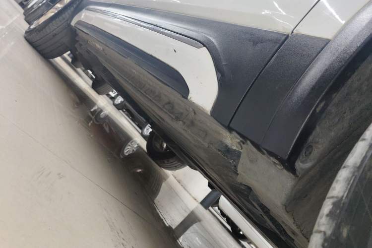 Used Lynk & Co 01 2017 2.0T Two-Wheel Drive Pro Edition Right Side Sill