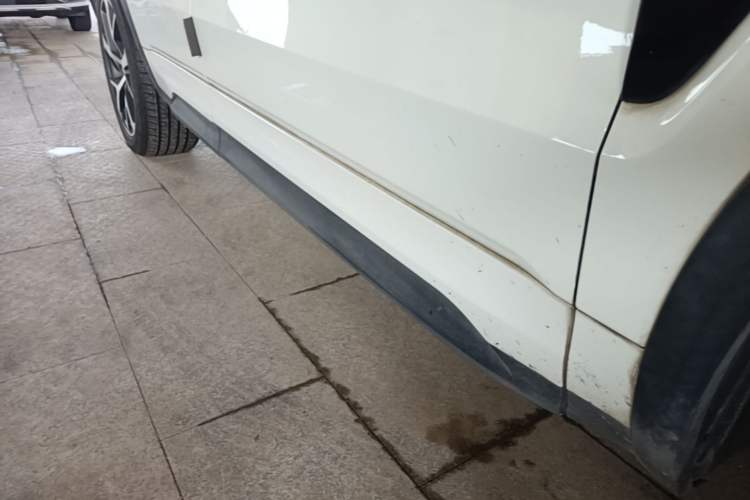 Used Lynk & Co 01 2017 2.0T Four-Wheel Drive Pro Edition Right Side Sill