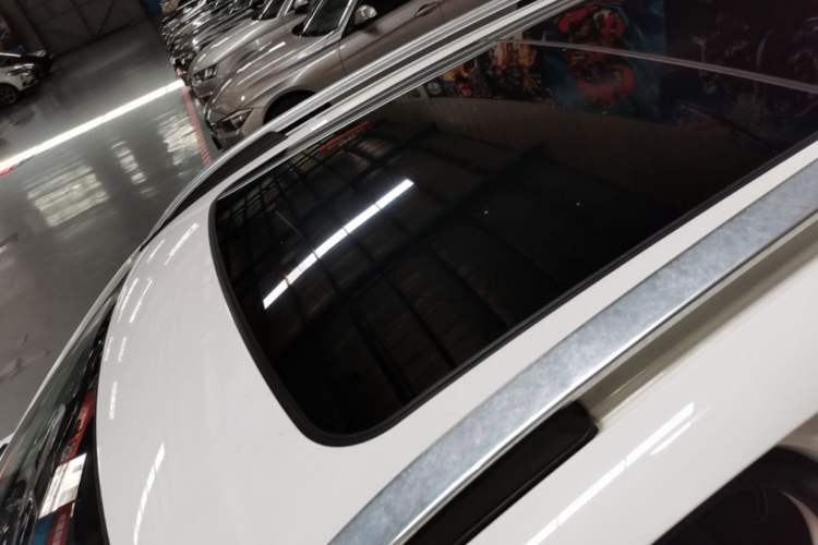 Used Lynk & Co 01 2017 2.0T Two-Wheel Drive Pro Edition Roof