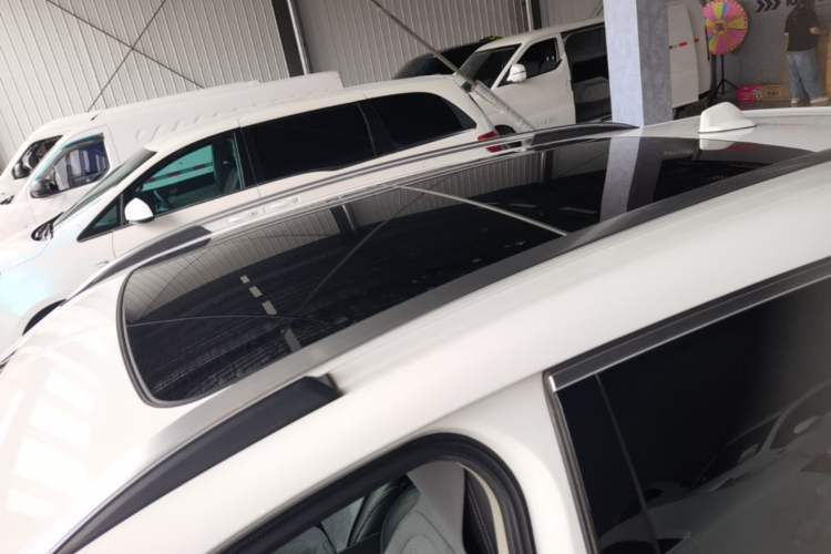 Used Lynk & Co 01 2017 2.0T Two-Wheel Drive Pro Edition Roof