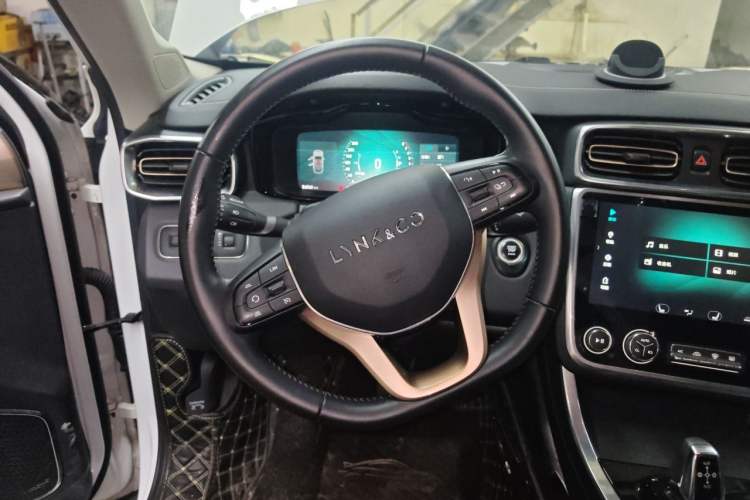 Used Lynk & Co 01 2017 2.0T Two-Wheel-Drive Version Steering Wheel