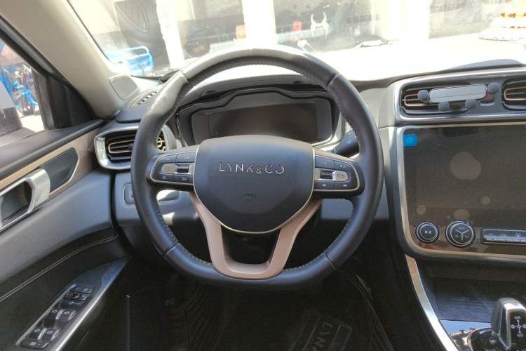 Used Lynk & Co 01 2017 2.0T Two-Wheel Drive Pro Edition Steering Wheel