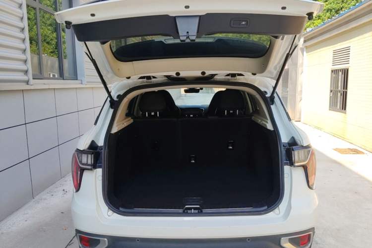 Used Lynk & Co 01 2017 2.0T Two-Wheel-Drive Version Trunk