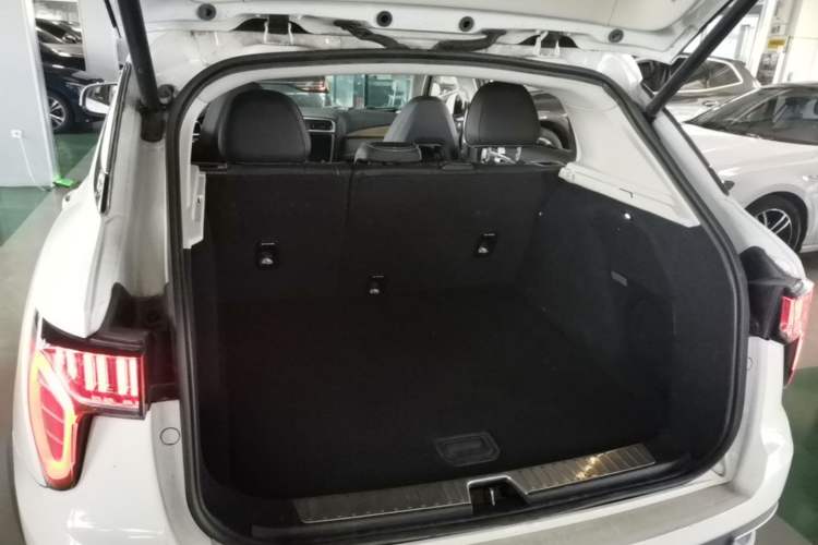 Used Lynk & Co 01 2017 2.0T Two-Wheel Drive Pro Edition Trunk