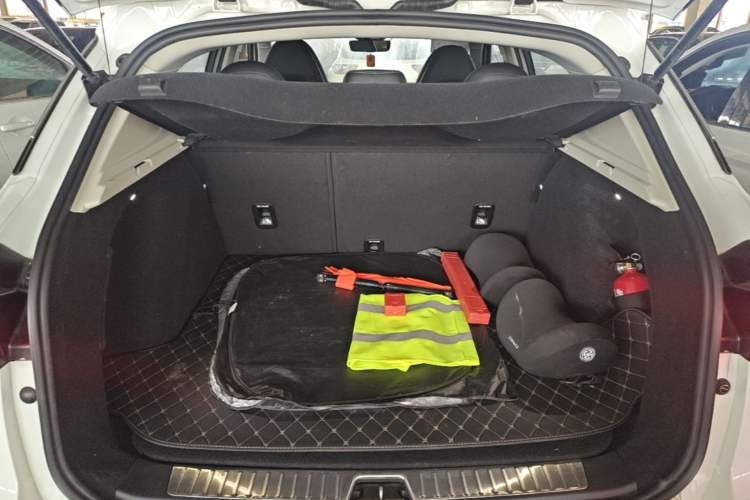 Used Lynk & Co 01 2017 2.0T Two-Wheel-Drive Version Trunk