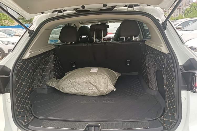 Used Lynk & Co 01 2017 2.0T Two-Wheel-Drive Version Trunk