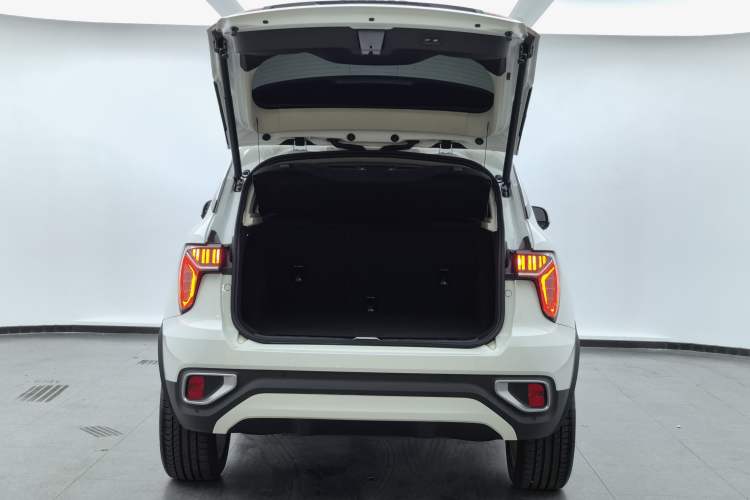 Used Lynk & Co 01 2017 2.0T Two-Wheel Drive Pro Edition Trunk