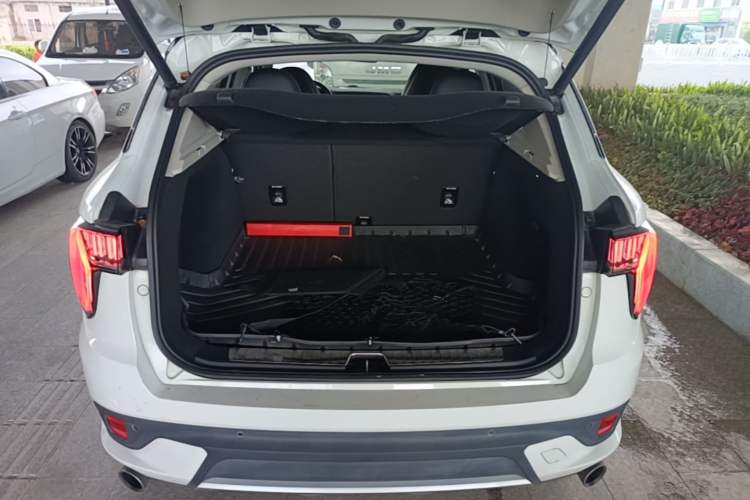 Used Lynk & Co 01 2017 2.0T Four-Wheel Drive Pro Edition Trunk