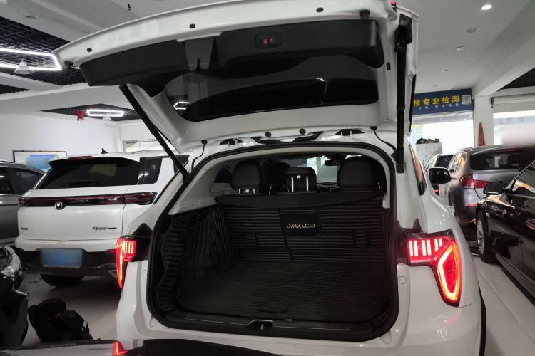 Used Lynk & Co 01 2017 2.0T Two-Wheel-Drive Version Trunk