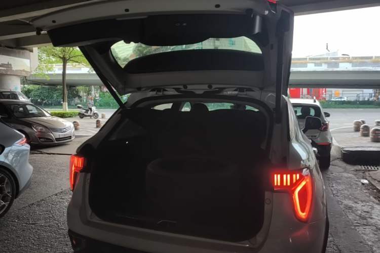 Used Lynk & Co 01 2017 2.0T Two-Wheel Drive Pro Edition Trunk