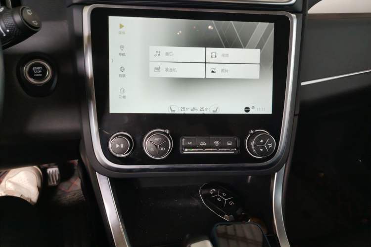 Used Lynk & Co 01 2018 2.0T Two-Wheel-Drive + Version Audio And AC Panel