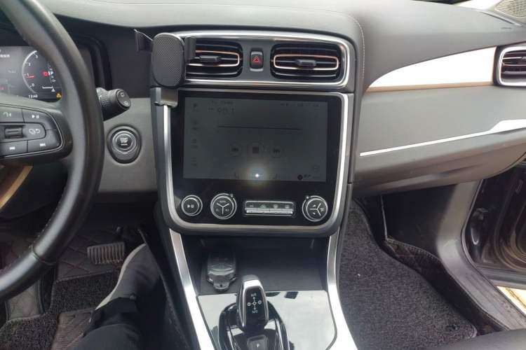 Used Lynk & Co 01 2018 2.0T Two-Wheel-Drive + Version Audio And AC Panel