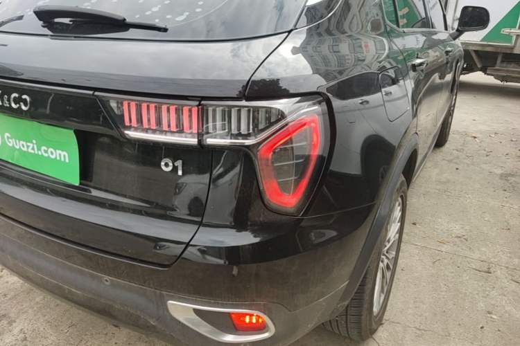Used Lynk & Co 01 2018 2.0T Two-Wheel-Drive + Version Exterior 3