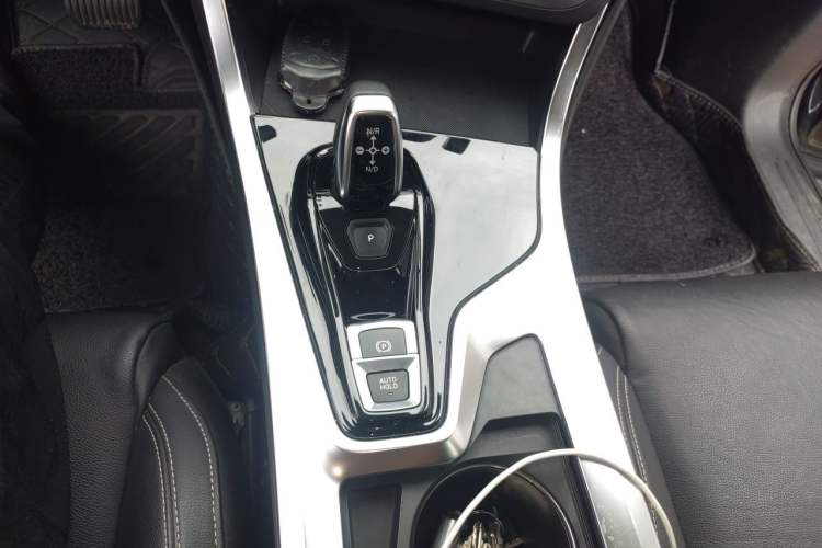 Used Lynk & Co 01 2018 2.0T Two-Wheel-Drive + Version Gear Lever