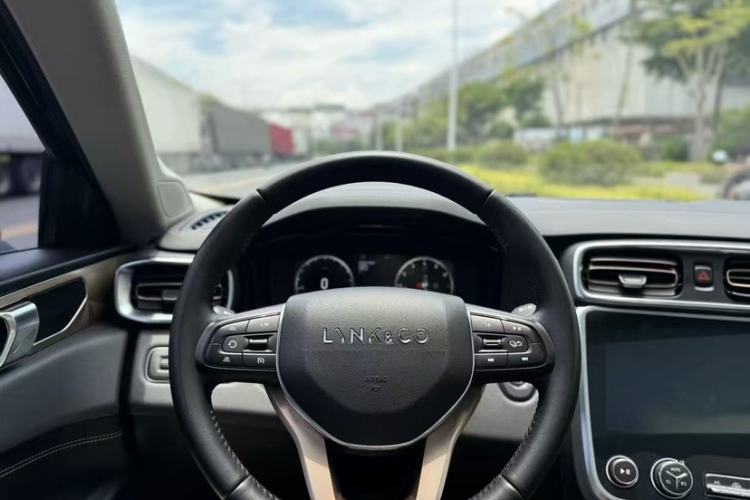 Used Lynk & Co 01 2018 2.0T Two-Wheel-Drive + Version Interior 3