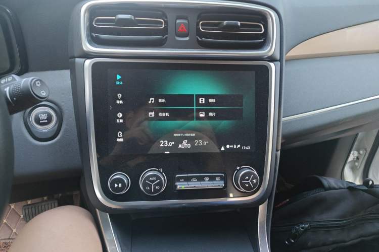 Used Lynk & Co 01 2018 2.0T Two-Wheel-Drive + Version Audio And AC Panel