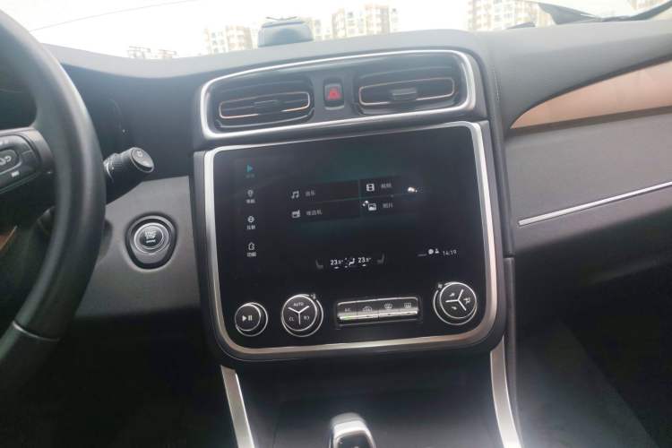 Used Lynk & Co 01 2018 2.0T Two-Wheel-Drive + Version Audio And AC Panel