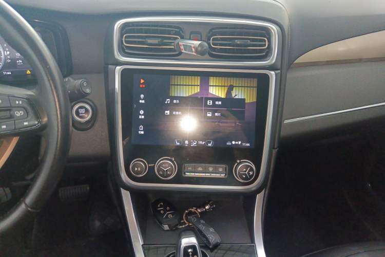 Used Lynk & Co 01 2018 2.0T Two-Wheel-Drive + Version Audio And AC Panel