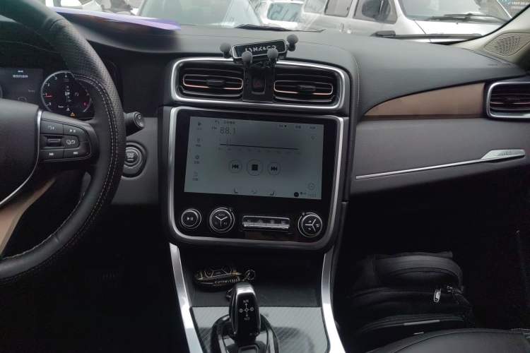 Used Lynk & Co 01 2018 2.0T Two-Wheel-Drive + Version Audio And AC Panel
