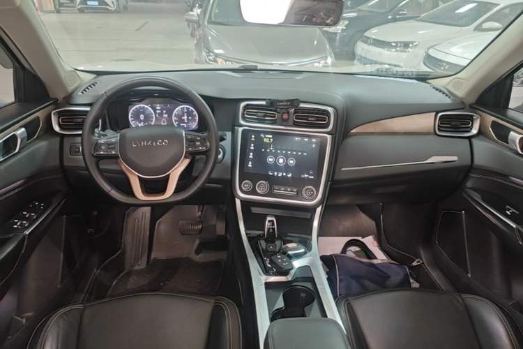 Used Lynk & Co 01 2018 2.0T Two-Wheel-Drive + Version Center Console