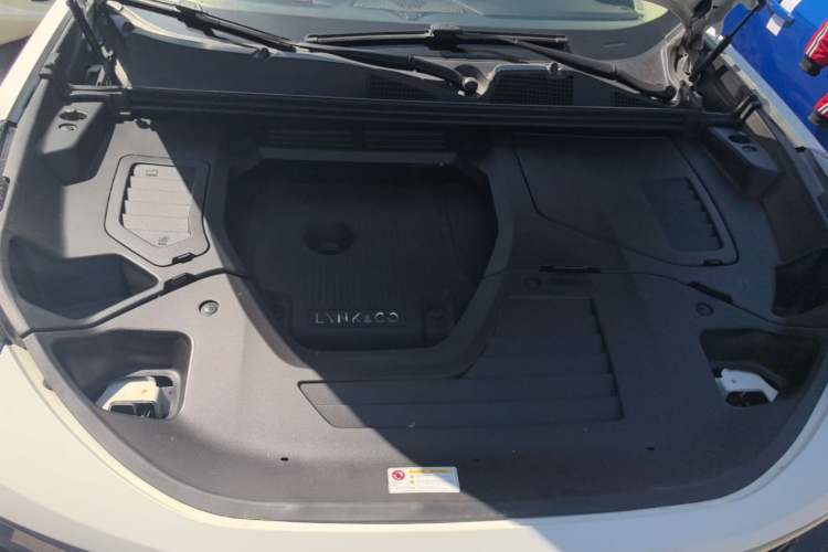 Used Lynk & Co 01 2018 2.0T Two-Wheel-Drive + Version Engine Bay