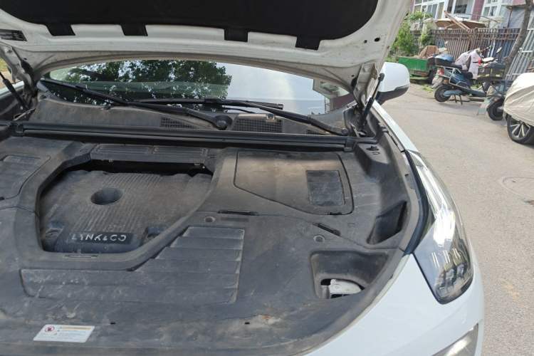 Used Lynk & Co 01 2018 2.0T Two-Wheel-Drive + Version Engine Bay Left