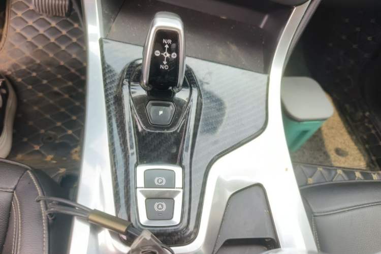 Used Lynk & Co 01 2018 2.0T Two-Wheel-Drive + Version Gear Lever