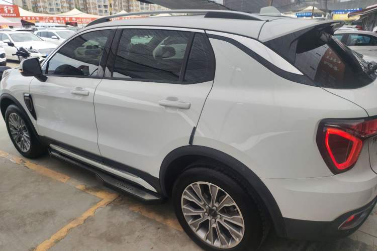 Used Lynk & Co 01 2018 2.0T Two-Wheel-Drive + Version Left Side