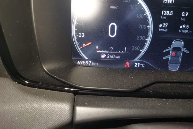 Used Lynk & Co 01 2018 2.0T Two-Wheel-Drive + Version Odometer Close Up