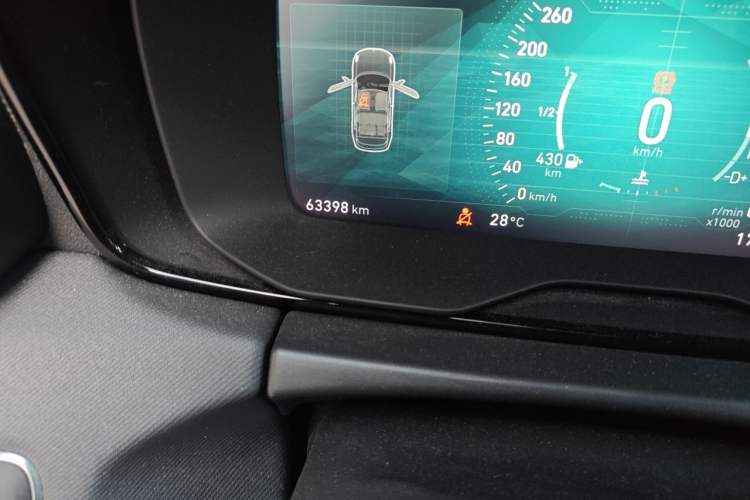 Used Lynk & Co 01 2018 2.0T Two-Wheel-Drive + Version Odometer Close Up