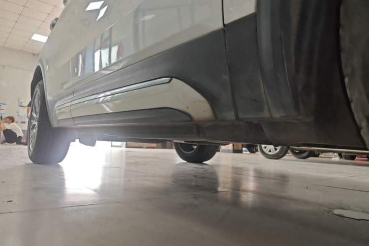 Used Lynk & Co 01 2018 2.0T Two-Wheel-Drive + Version Right Side Sill