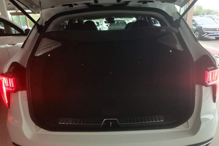 Used Lynk & Co 01 2018 2.0T Two-Wheel-Drive + Version Trunk
