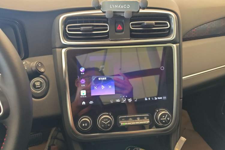 Used Lynk & Co 01 2019 2.0T Four-Wheel Drive Genie Pro Version China VI Standard Audio And AC Panel