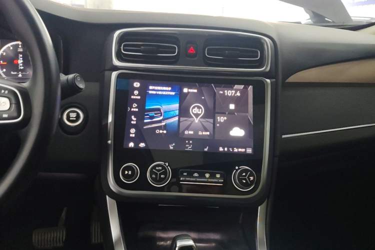 Used Lynk & Co 01 2019 2.0T Two-Wheel-Drive Pro Version China VI Standard Audio And AC Panel