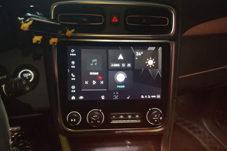 Used Lynk & Co 01 2019 2.0T Two-Wheel-Drive Pro Version China VI Standard Audio And AC Panel