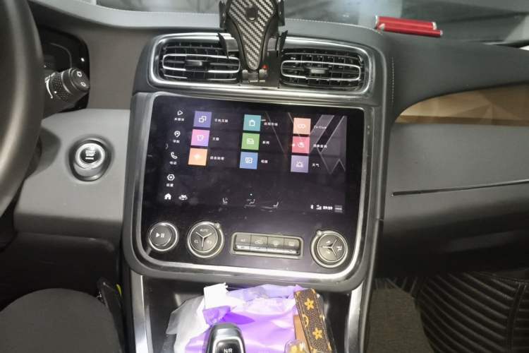 Used Lynk & Co 01 2019 2.0T Two-Wheel-Drive Pro Version China VI Standard Audio And AC Panel