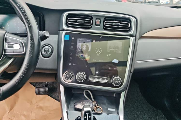 Used Lynk & Co 01 2019 2.0T Two-Wheel-Drive Pro Version China VI Standard Audio And AC Panel