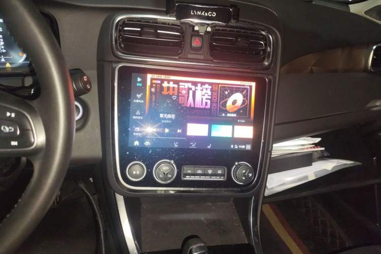 Used Lynk & Co 01 2019 2.0T Two-Wheel-Drive Pro Version China VI Standard Audio And AC Panel