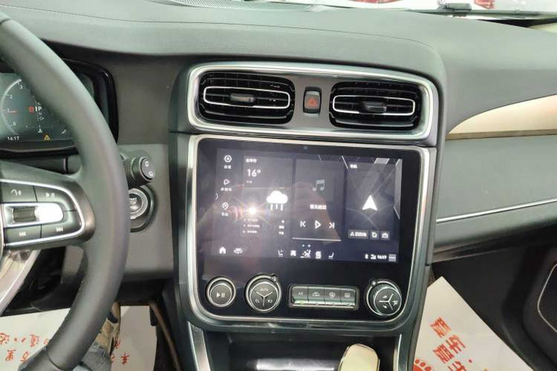 Used Lynk & Co 01 2019 2.0T Two-Wheel-Drive Pro Version China VI Standard Audio And AC Panel