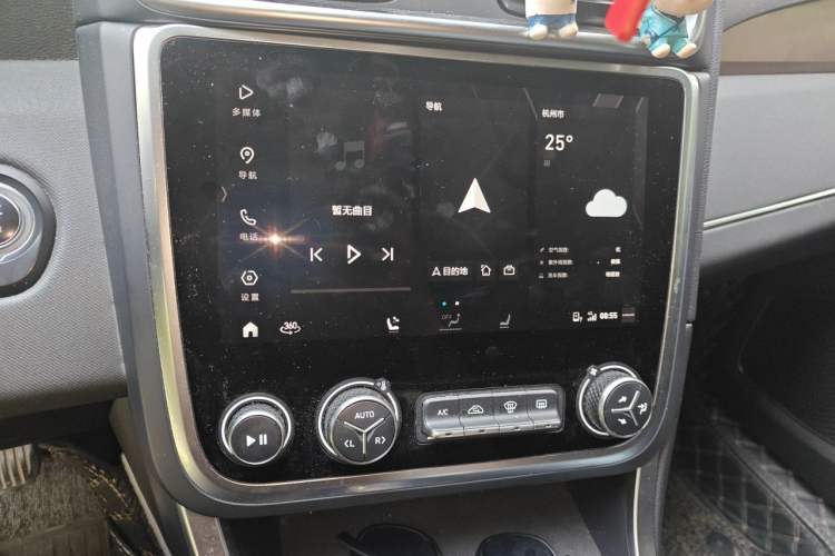 Used Lynk & Co 01 2019 2.0T Two-Wheel-Drive Pro Version China VI Standard Audio And AC Panel