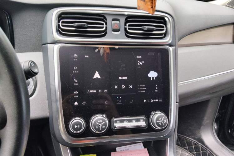 Used Lynk & Co 01 2019 2.0T Two-Wheel-Drive Pro Version China VI Standard Audio And AC Panel