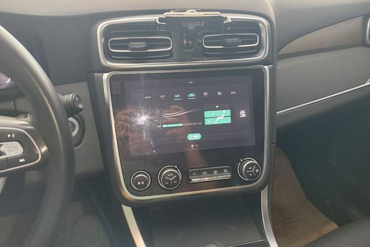 Used Lynk & Co 01 2019 2.0T Two-Wheel-Drive Pro Version China VI Standard Audio And AC Panel