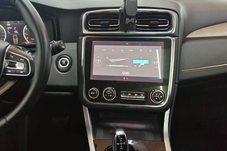 Used Lynk & Co 01 2019 2.0T Two-Wheel-Drive Pro Version China VI Standard Audio And AC Panel
