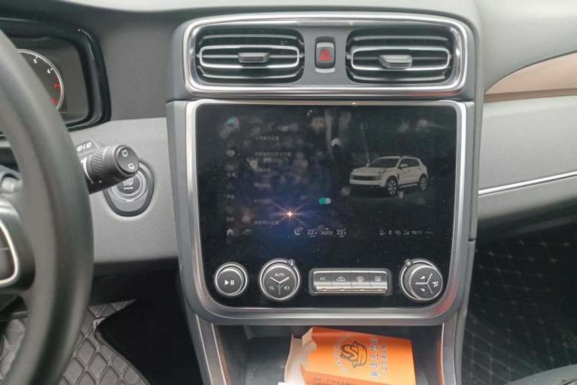 Used Lynk & Co 01 2019 2.0T Two-Wheel-Drive Pro Version China VI Standard Audio And AC Panel