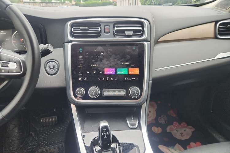 Used Lynk & Co 01 2019 2.0T Two-Wheel-Drive Pro Version China VI Standard Audio And AC Panel