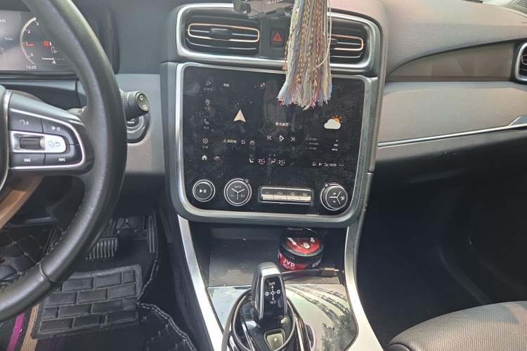 Used Lynk & Co 01 2019 2.0T Two-Wheel-Drive Pro Version China VI Standard Audio And AC Panel